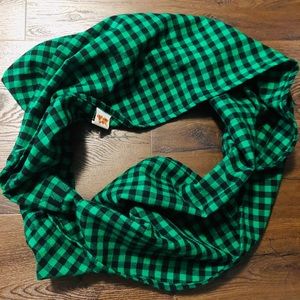Green loop scarf